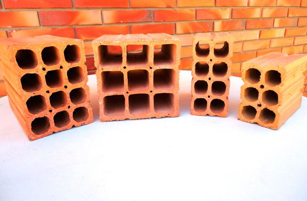 Conheça os diferentes tipos de tijolos para construção