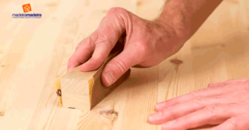Como instalar uma porta de madeira